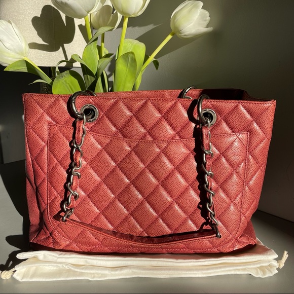 CHANEL Caviar Leather Red Grand Shopping Tote (GST) Bag - Picture 2 of 14